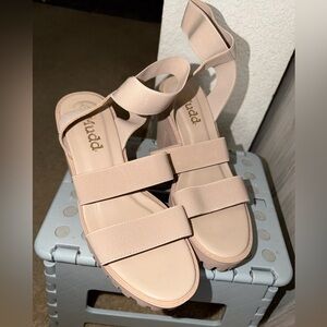 Mudd Women's Cream Strappy Sandals